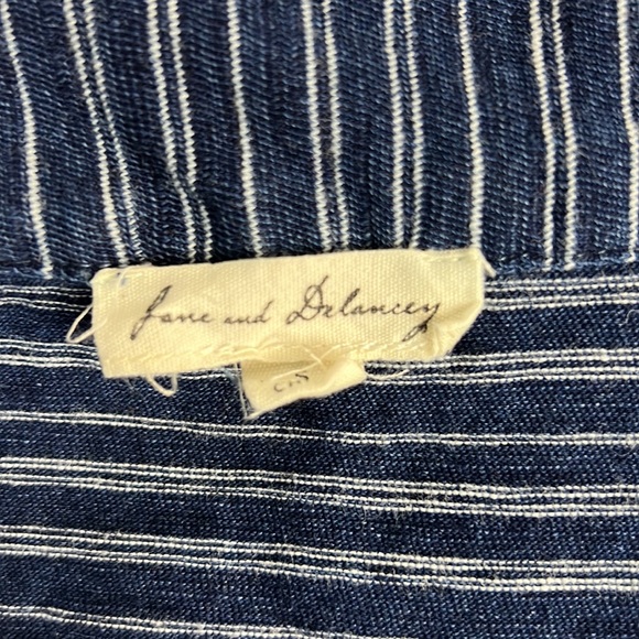 Jane and Delancey Blue & White Stripe V-Neck Tee Sz: Small - Picture 4 of 8